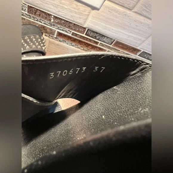 SOLD SOLD Authentic Gucci Vacchetta Austin Nero Sandal - Picture 13 of 16